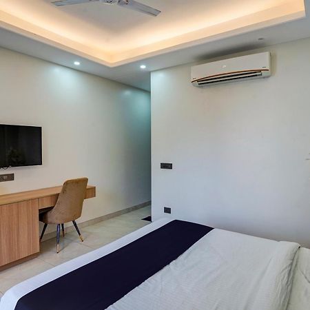 Hotel O Parkinn غورغاون المظهر الخارجي الصورة