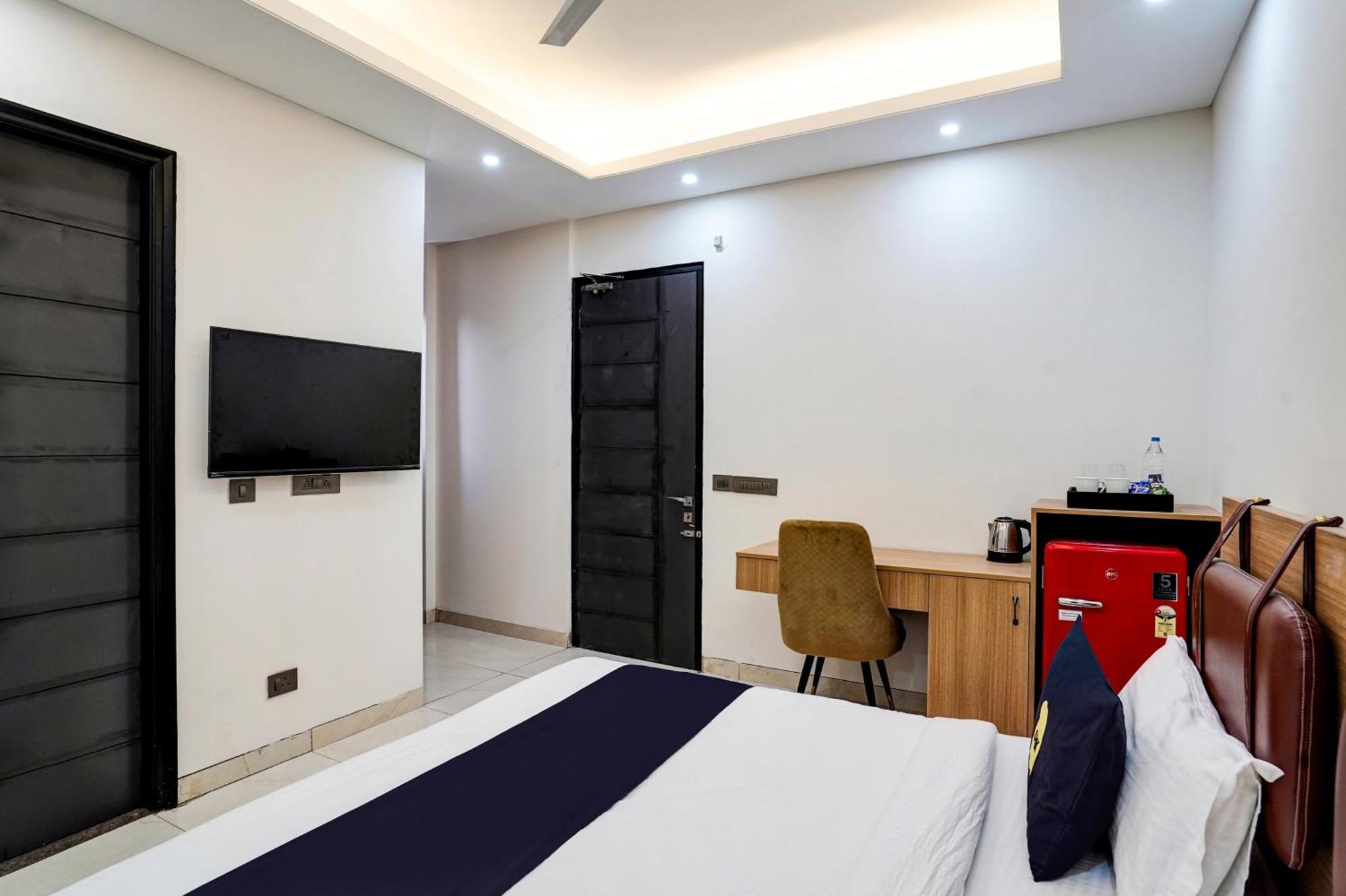 Hotel O Parkinn غورغاون المظهر الخارجي الصورة